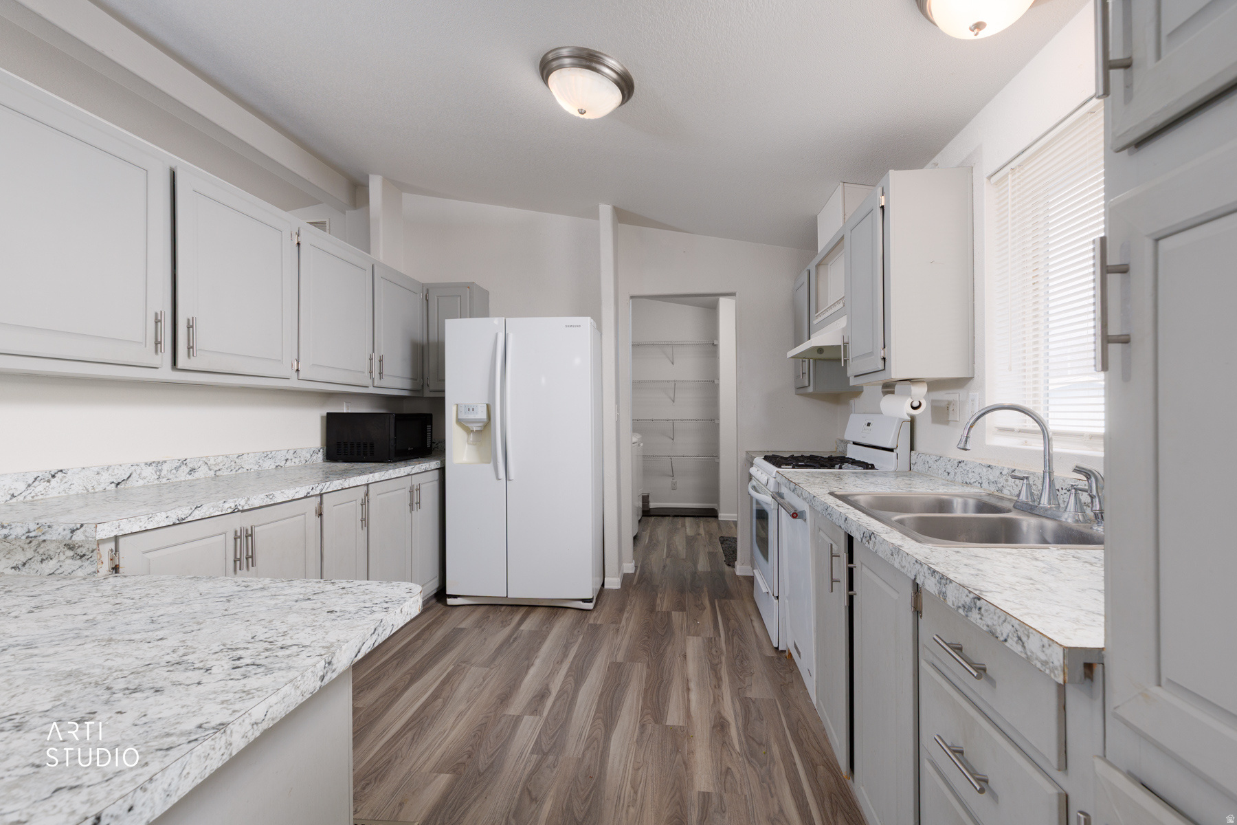 OAKBROOK - Residential