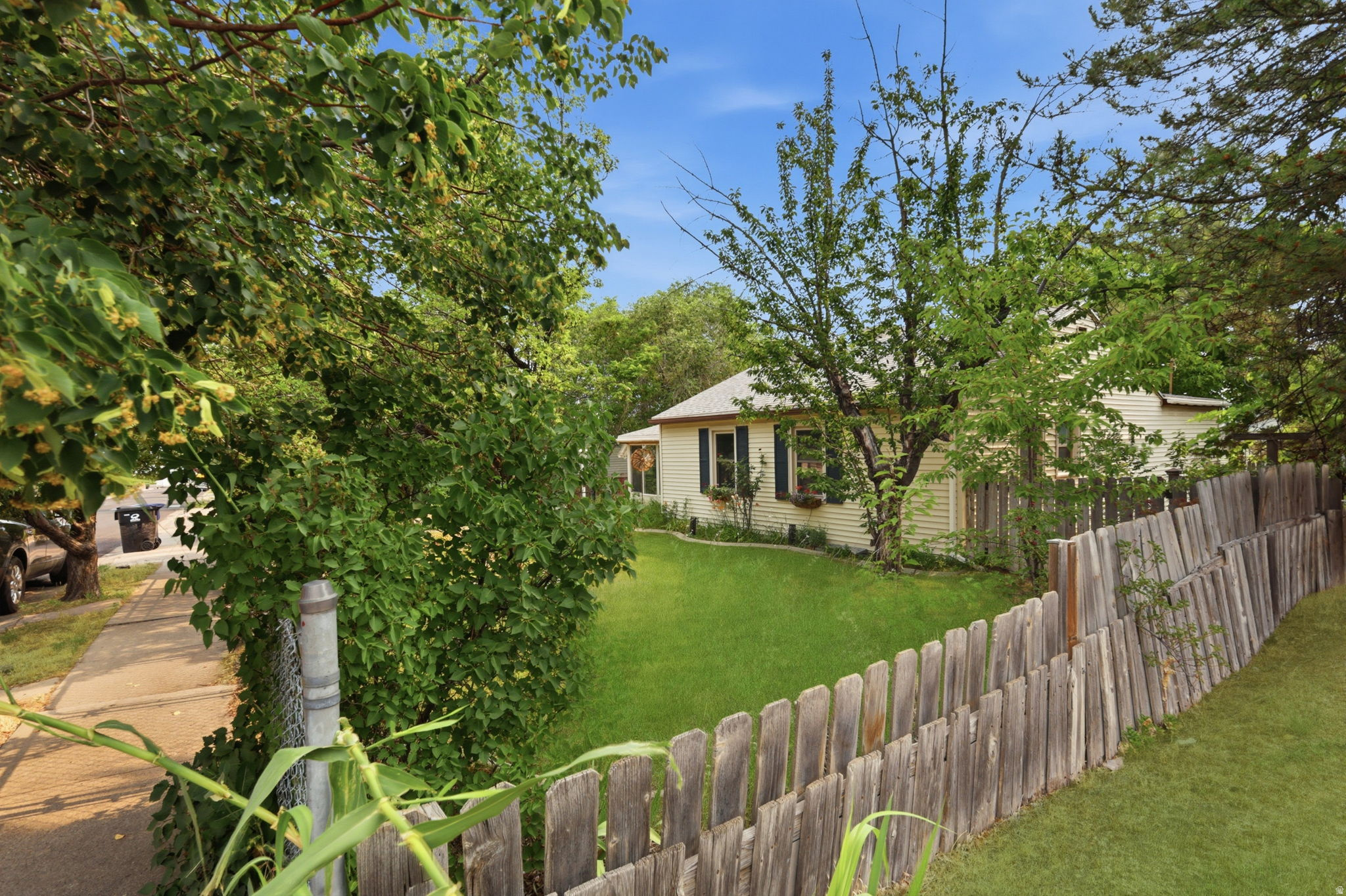 KEARNS TOWNSITE - Residential