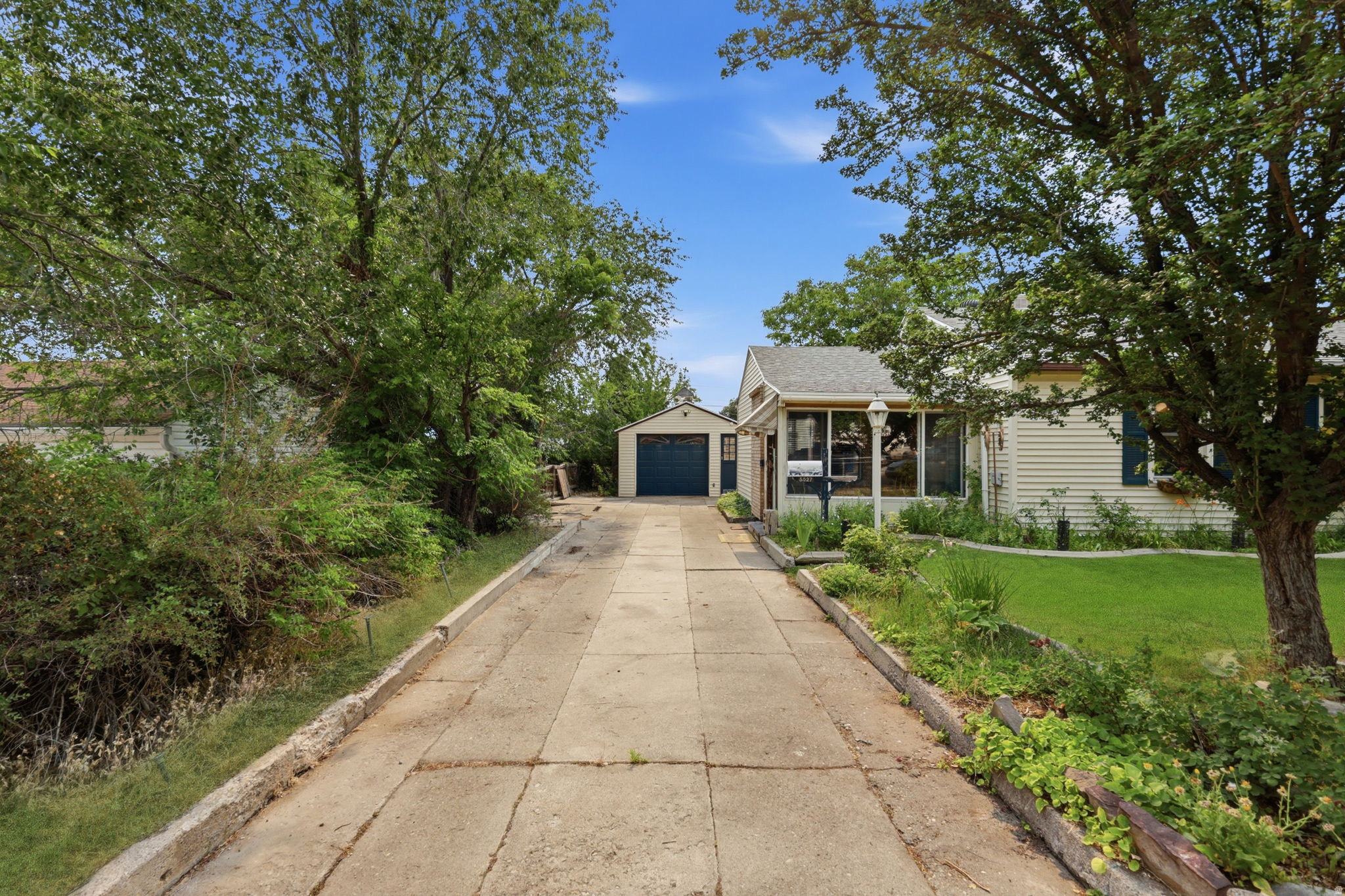 KEARNS TOWNSITE - Residential