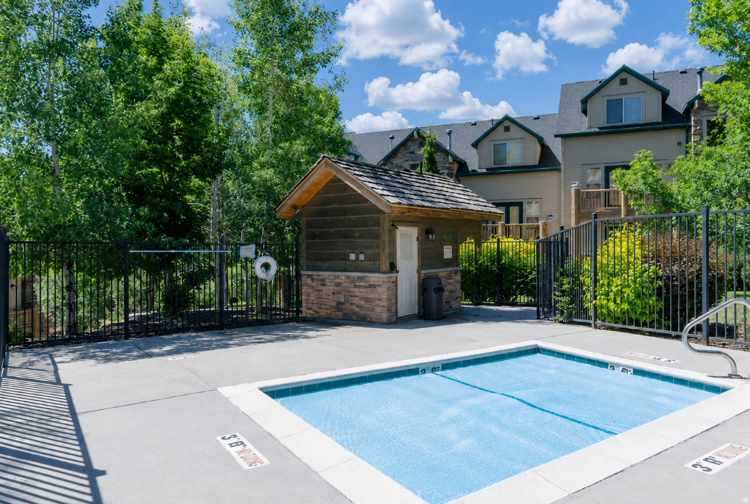 MOOSE HOLLOW CONDOMINIUMS - Residential