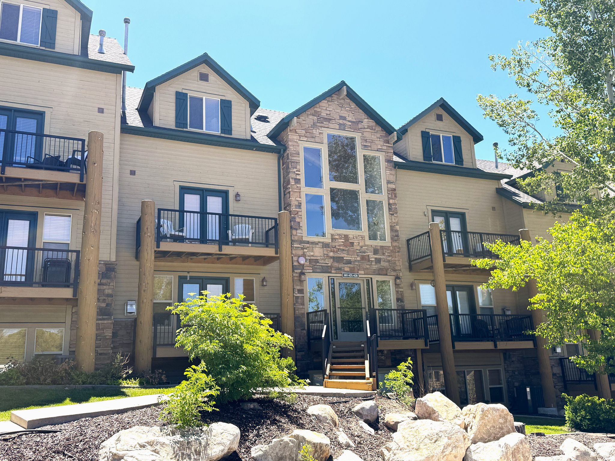 MOOSE HOLLOW CONDOMINIUMS - Residential