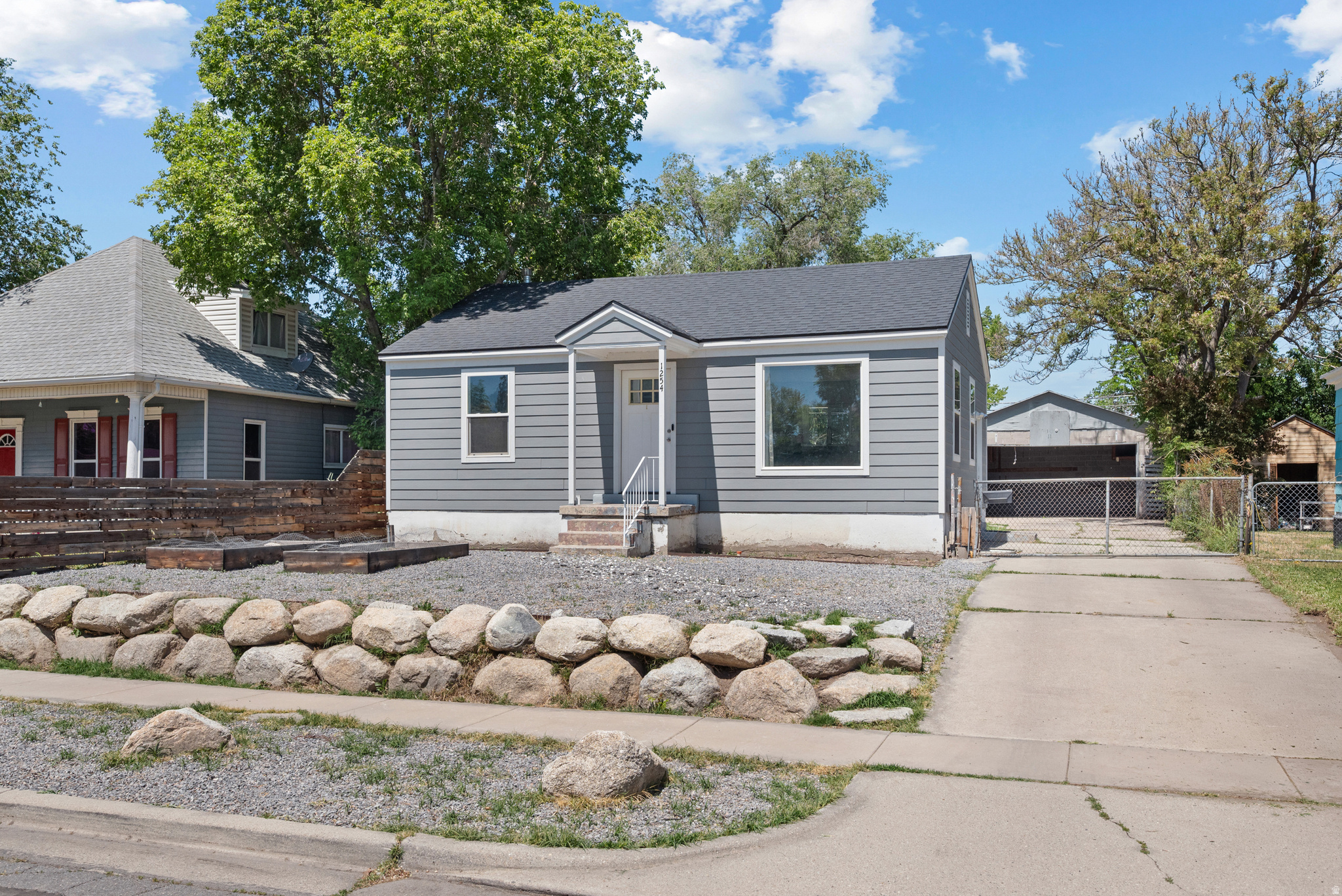 Square footage figures are provided as a courtesy estimate only and were obtained from Salt Lake County .  Buyer is advised to obtain an independent measurement.
