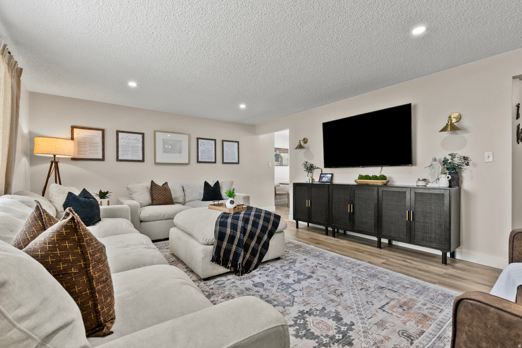 SOUTH EL RANCHO - Residential