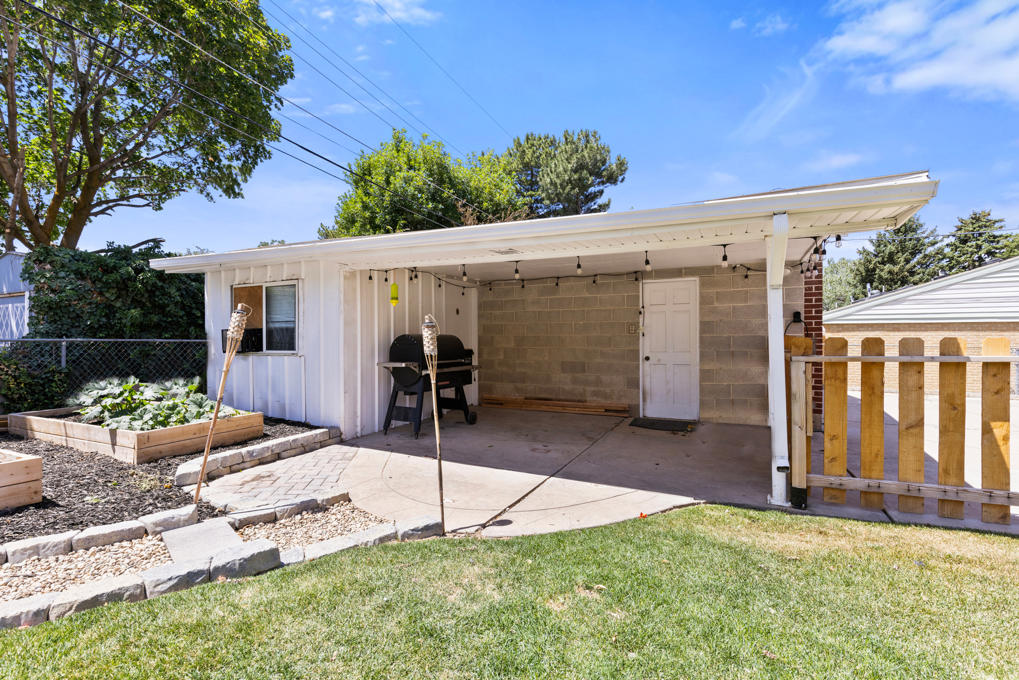 SOUTH EL RANCHO - Residential