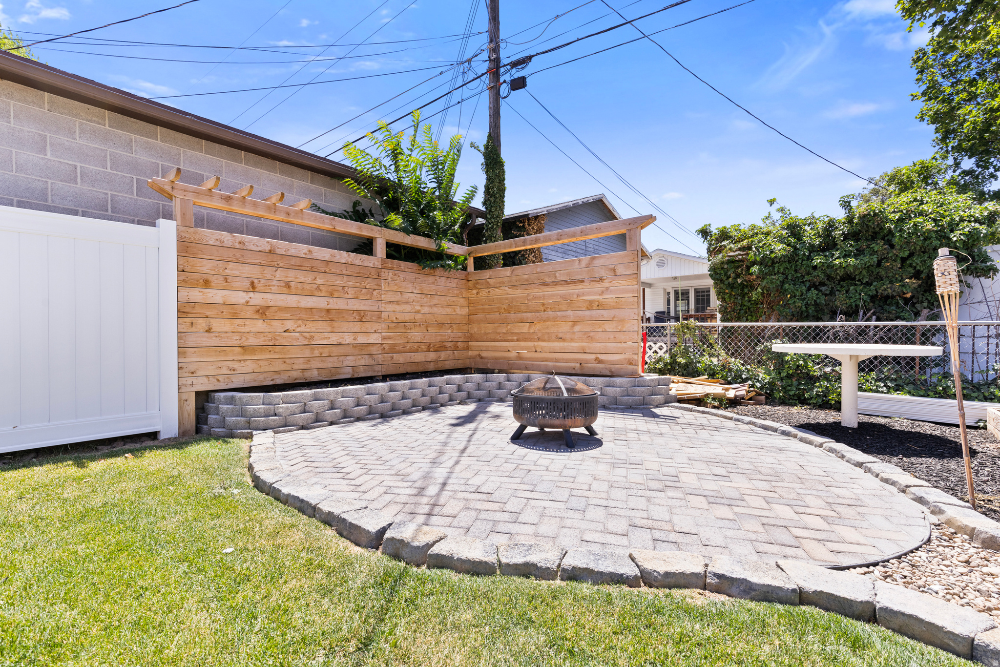 SOUTH EL RANCHO - Residential