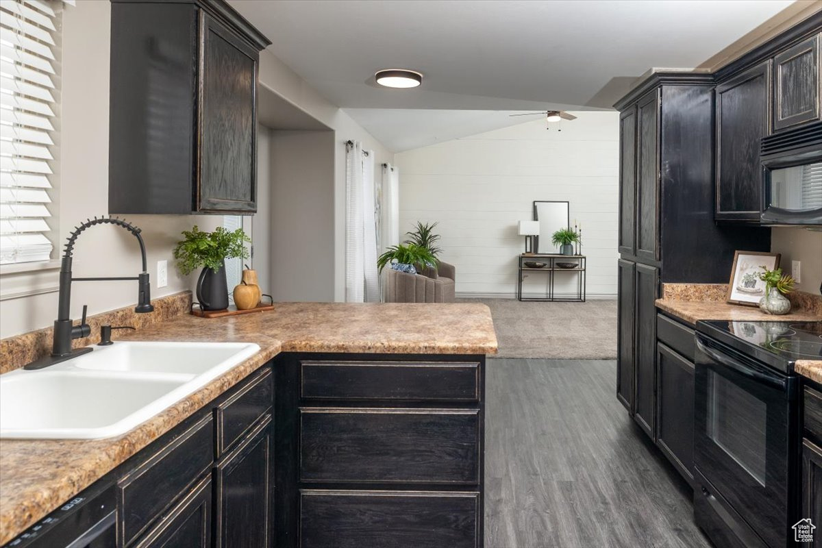 COUNTRY MEADOWS - Residential