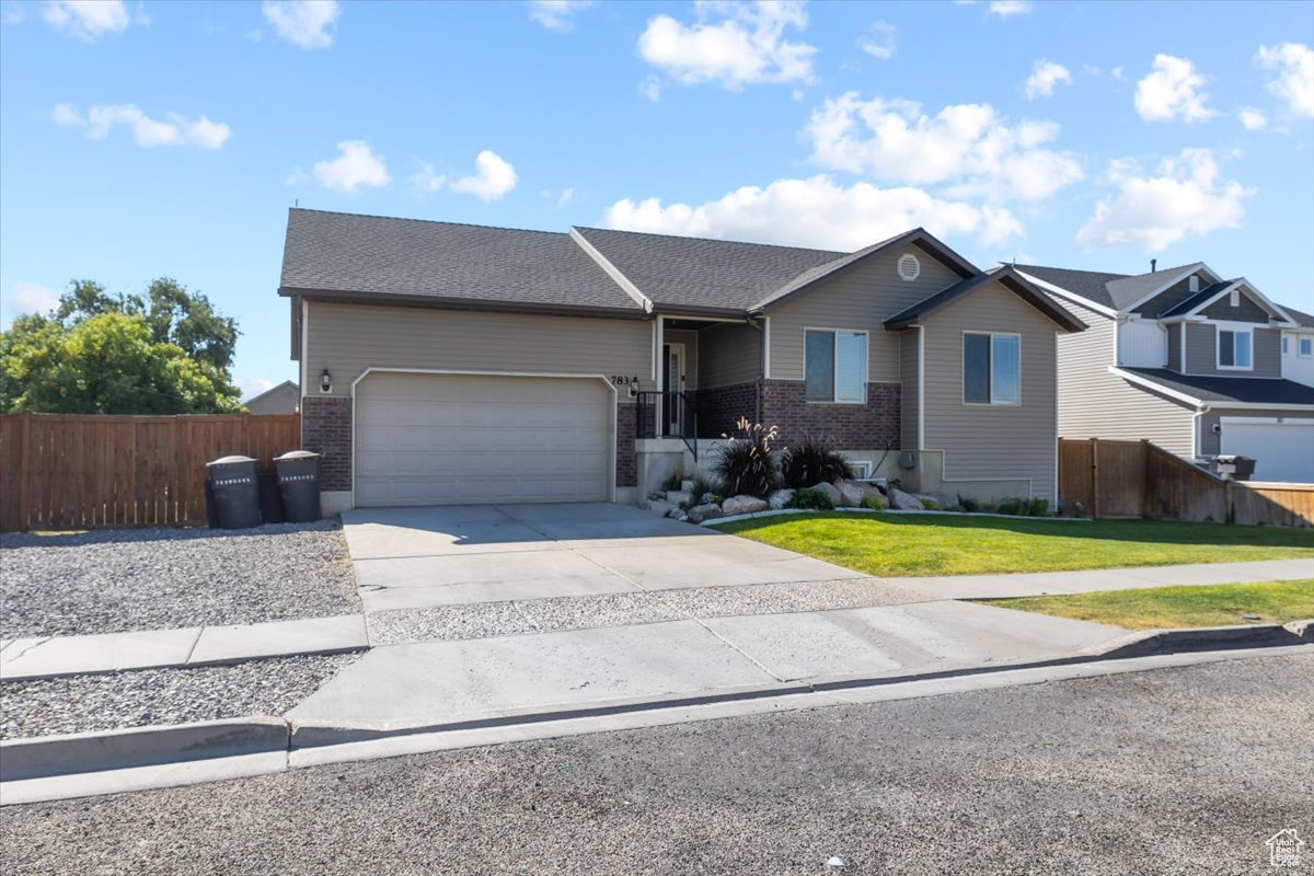 COUNTRY MEADOWS - Residential