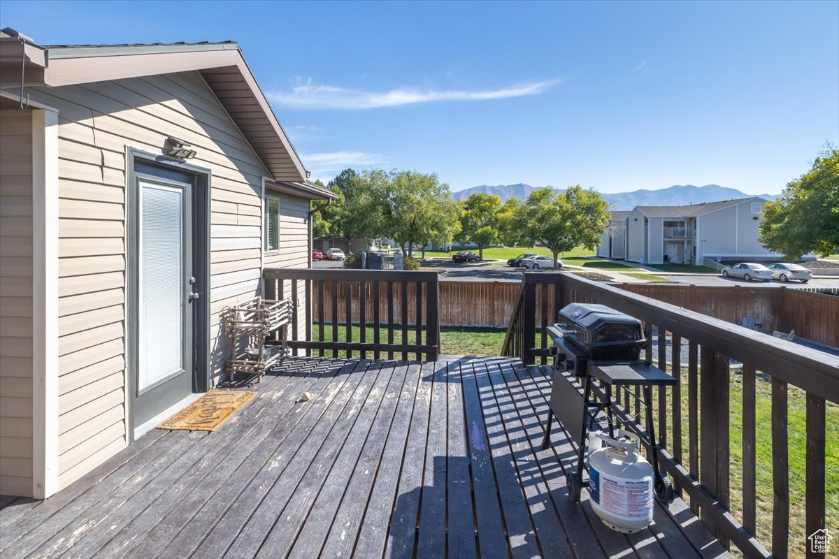COUNTRY MEADOWS - Residential