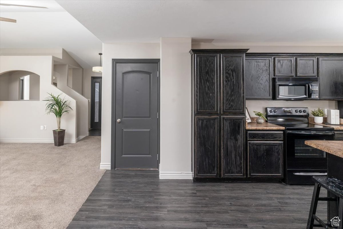 COUNTRY MEADOWS - Residential