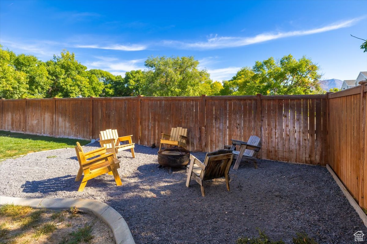 COUNTRY MEADOWS - Residential