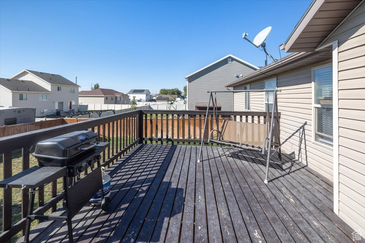COUNTRY MEADOWS - Residential