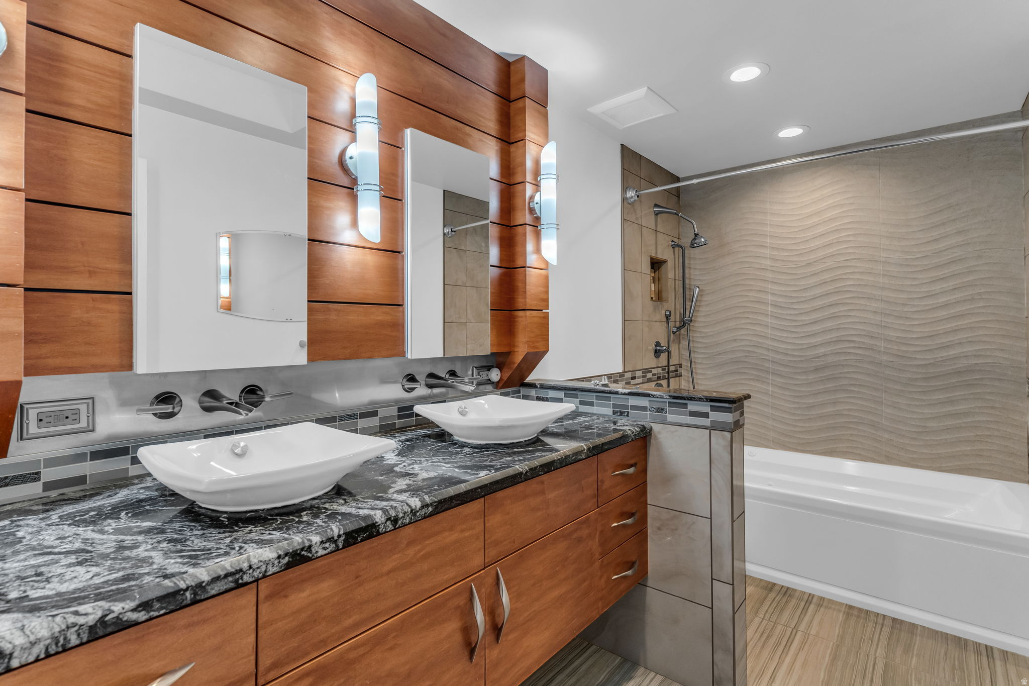 LAURELWOOD ESTATES - Residential