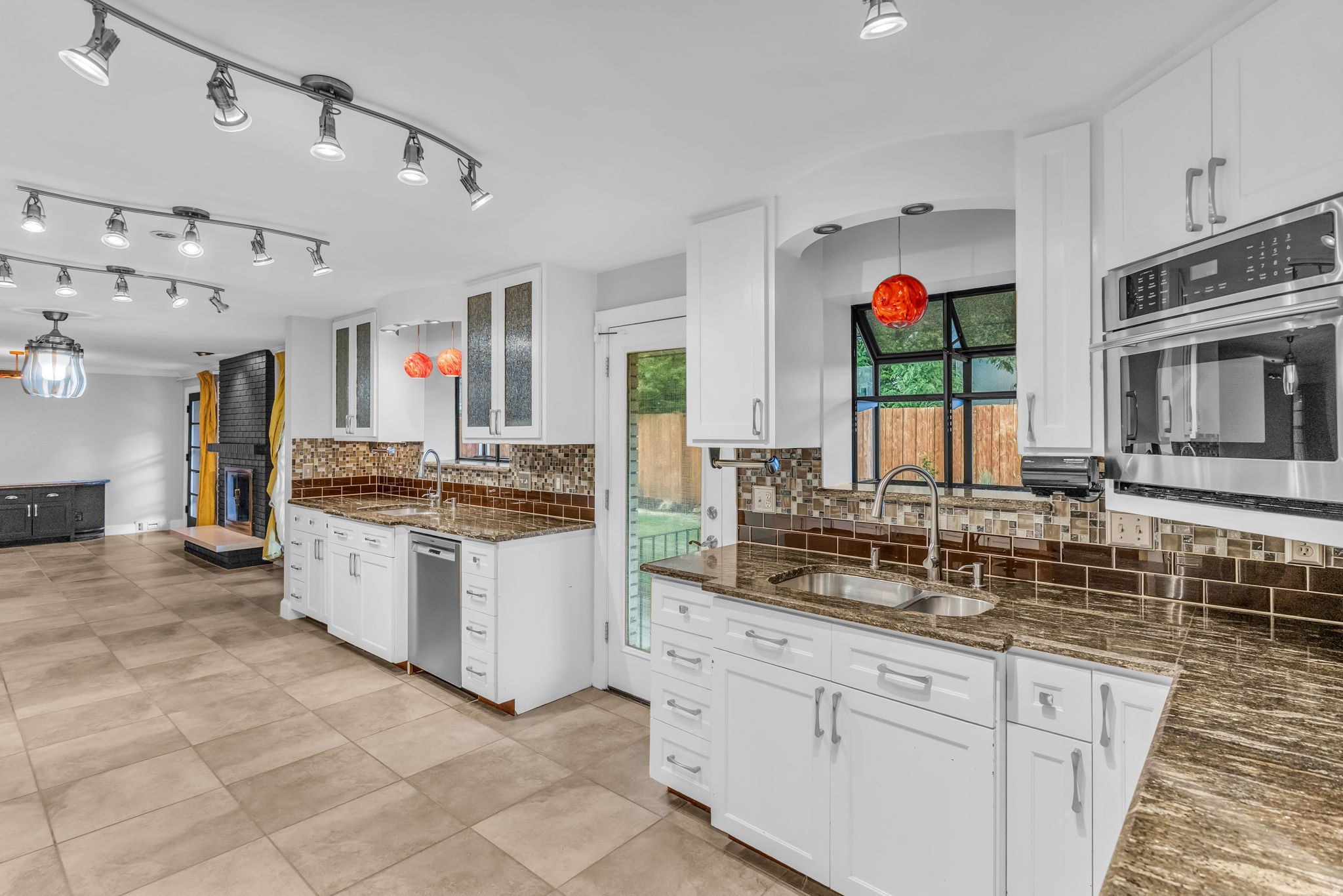 LAURELWOOD ESTATES - Residential