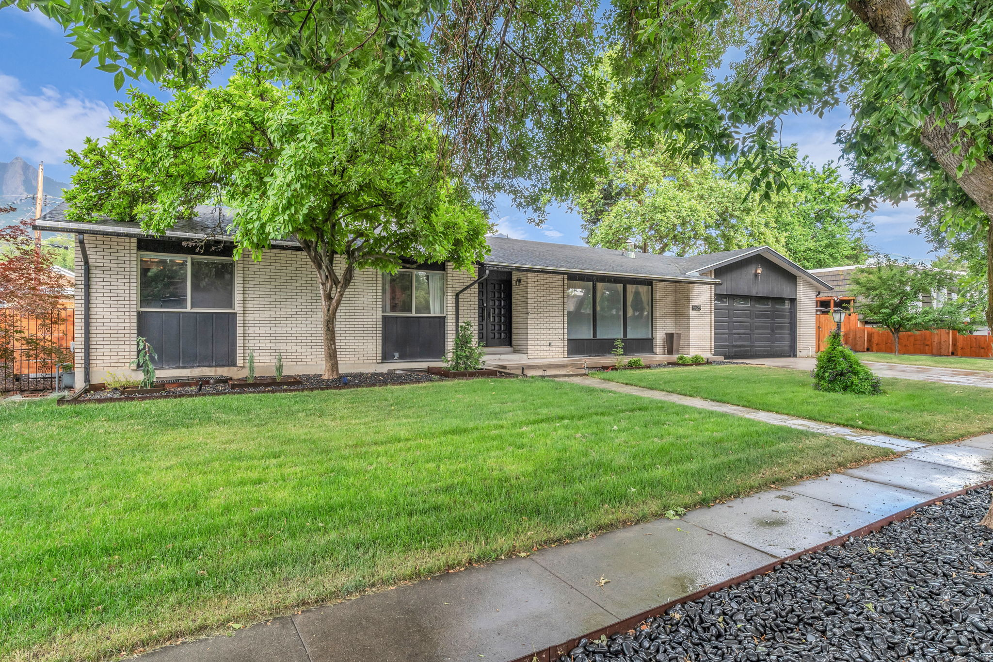 LAURELWOOD ESTATES - Residential