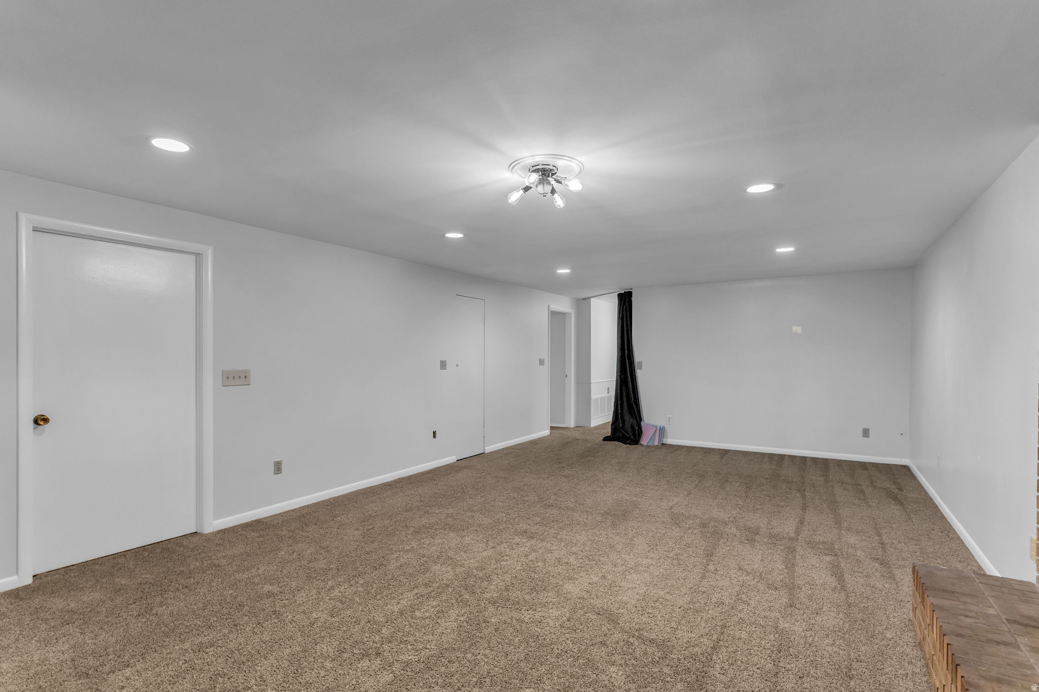 LAURELWOOD ESTATES - Residential