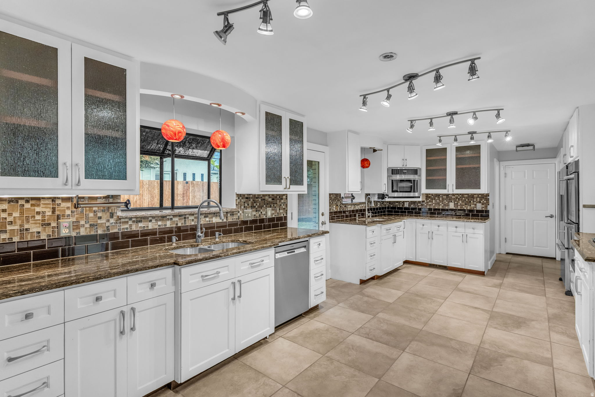 LAURELWOOD ESTATES - Residential
