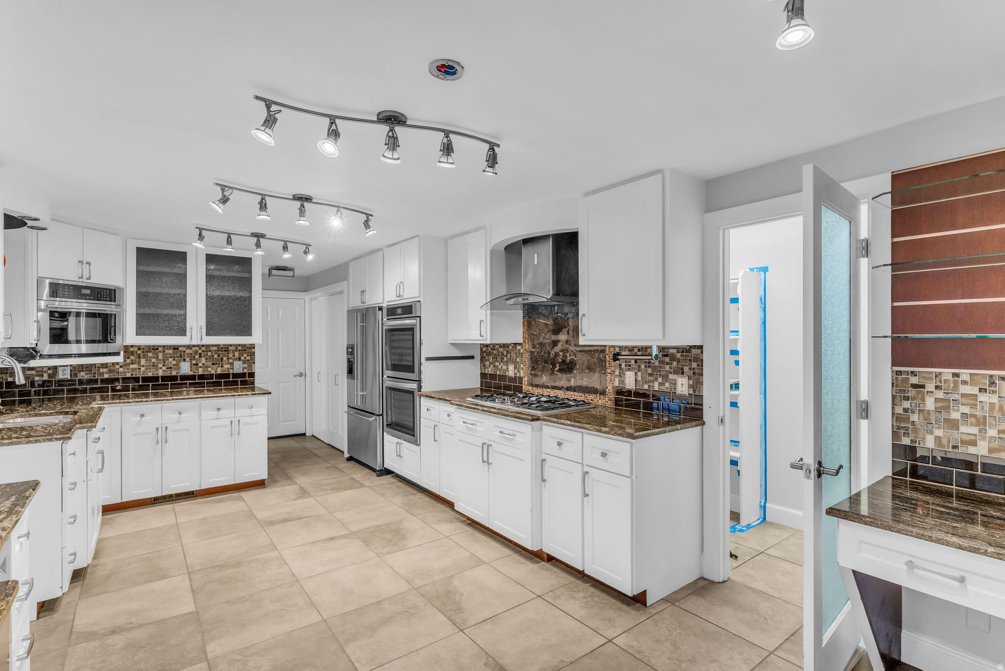 LAURELWOOD ESTATES - Residential