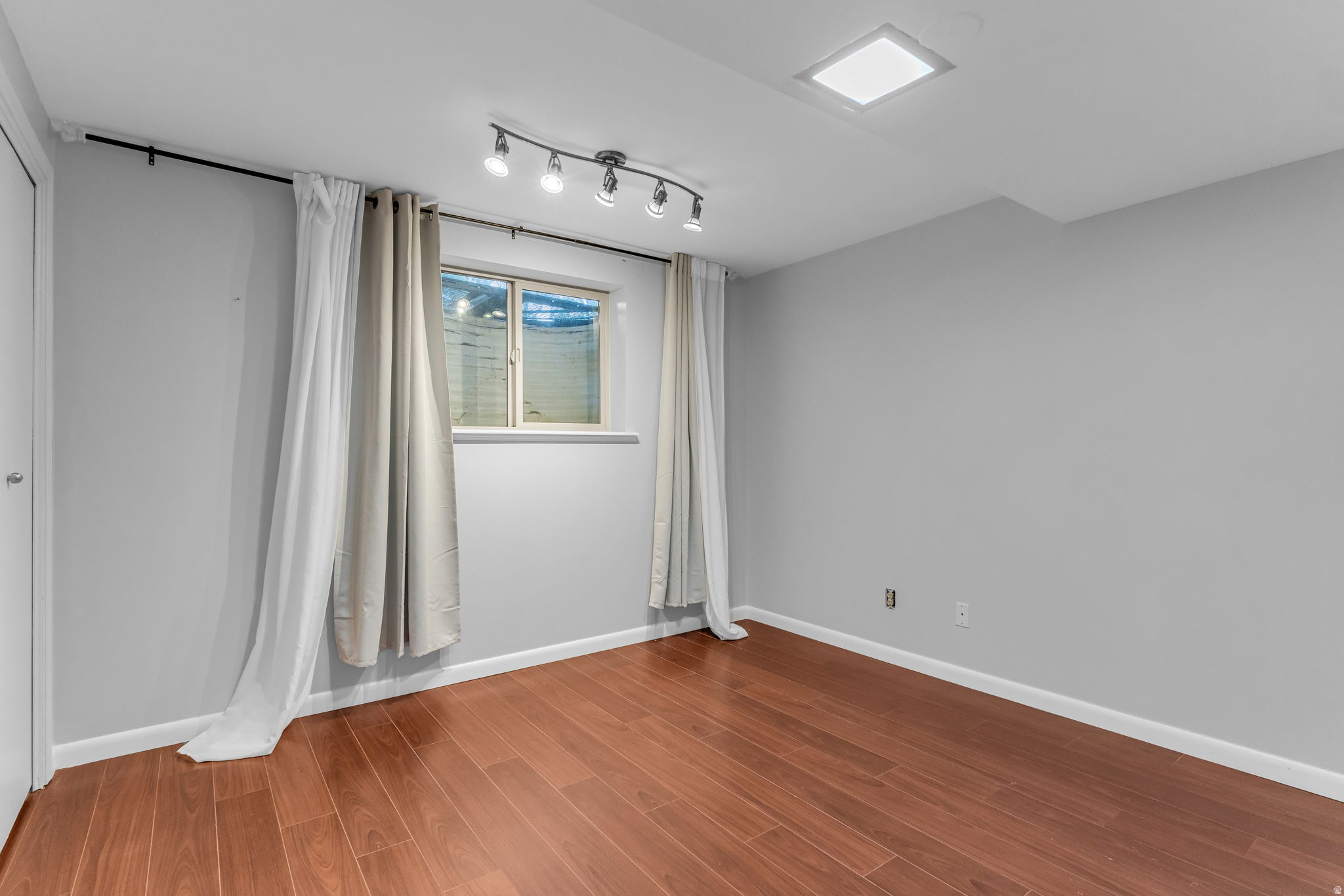 LAURELWOOD ESTATES - Residential