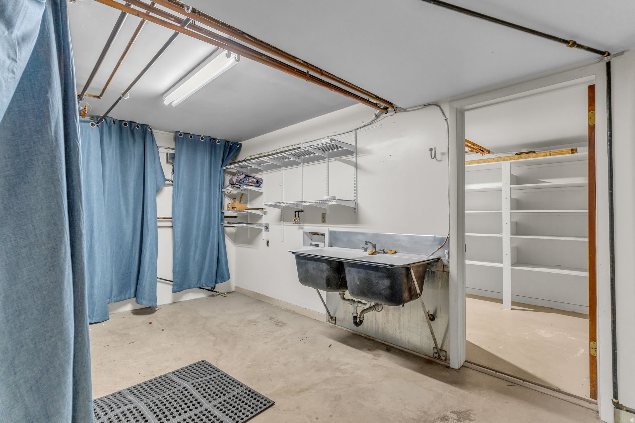 LAURELWOOD ESTATES - Residential