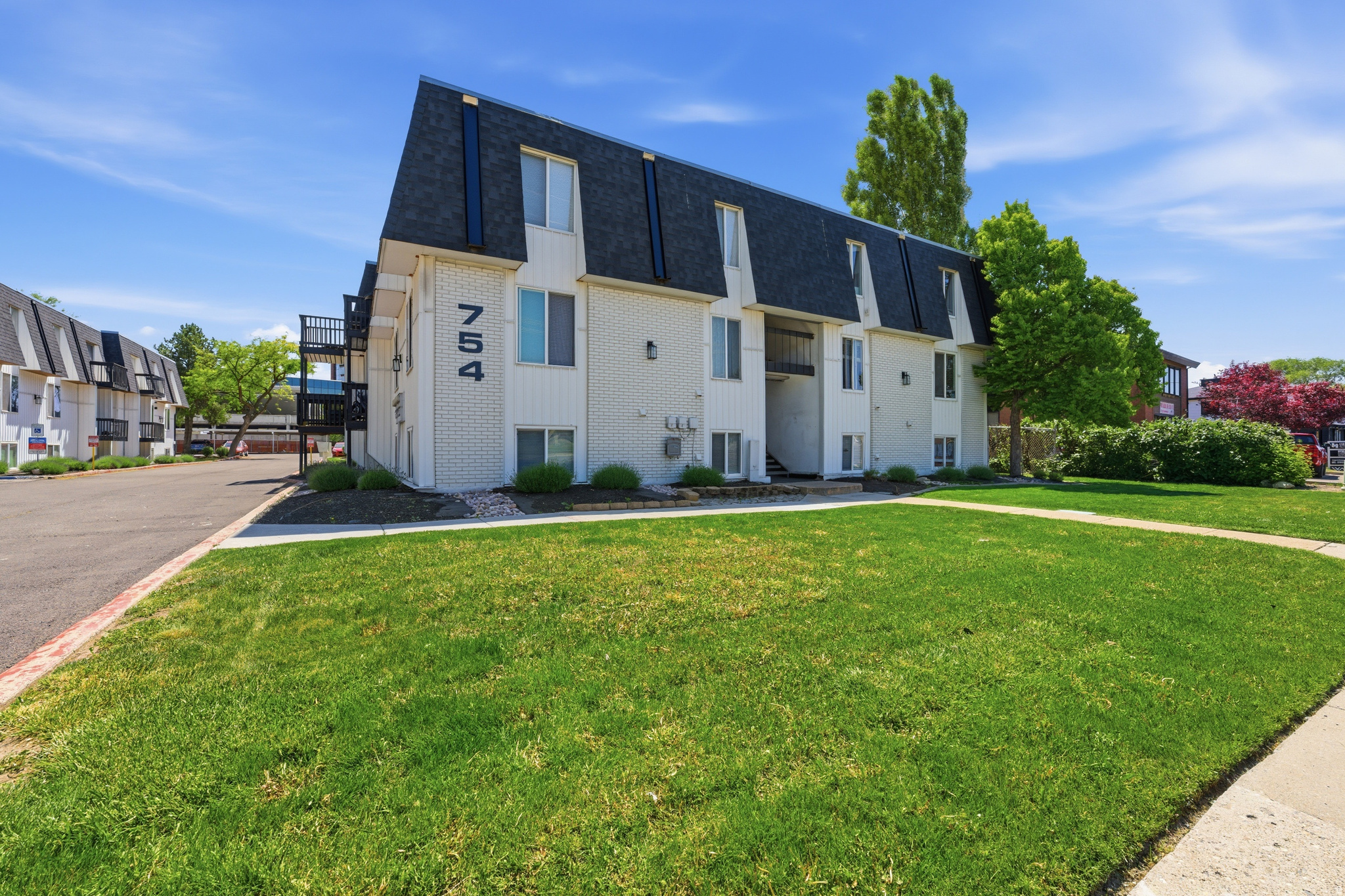 WOODLAND HEIGHTS CON - Residential