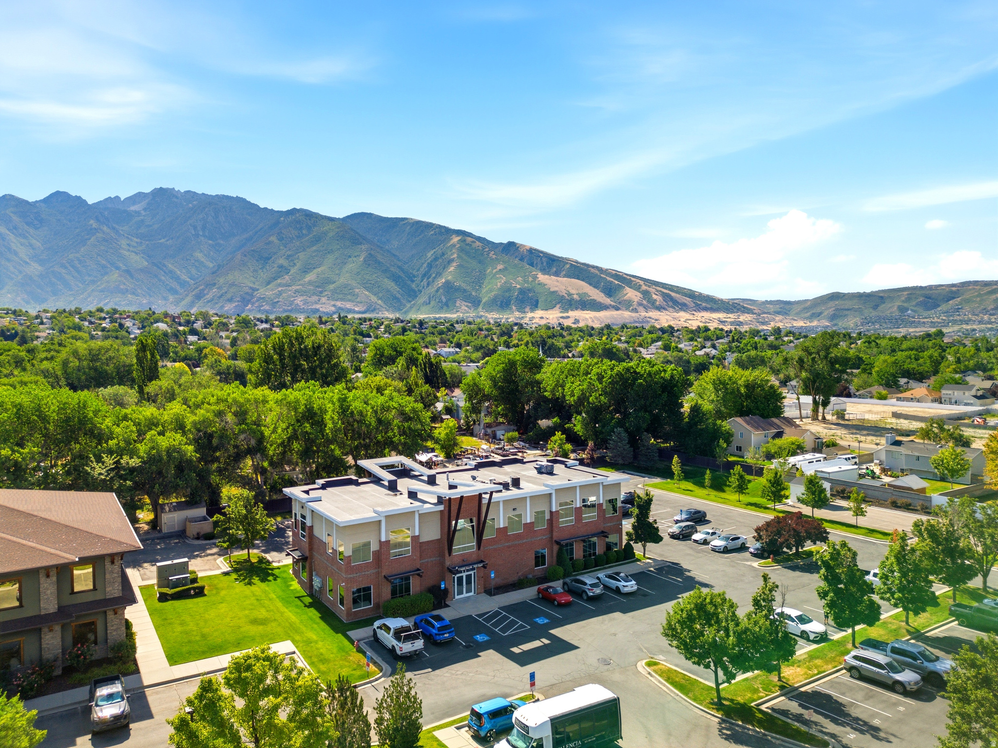PINNACLE POINT - Commercial Lease