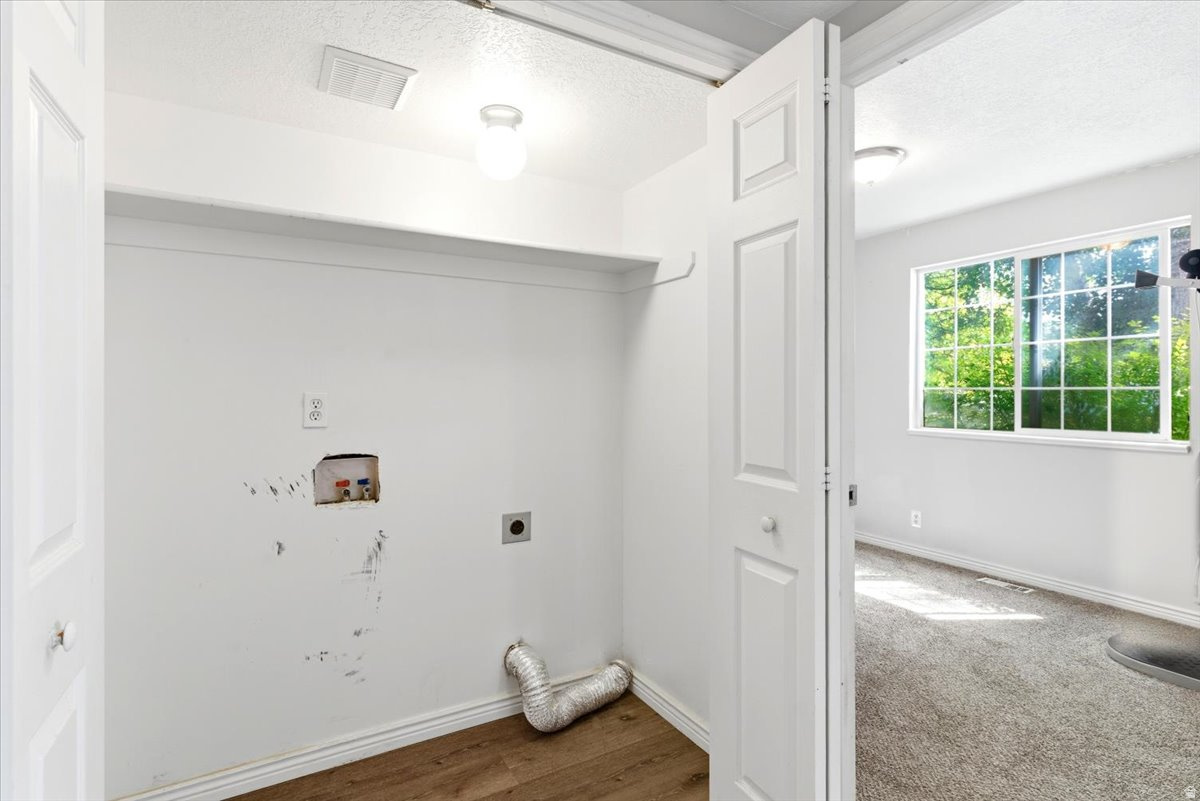 ROYAL MEADOWS - Residential
