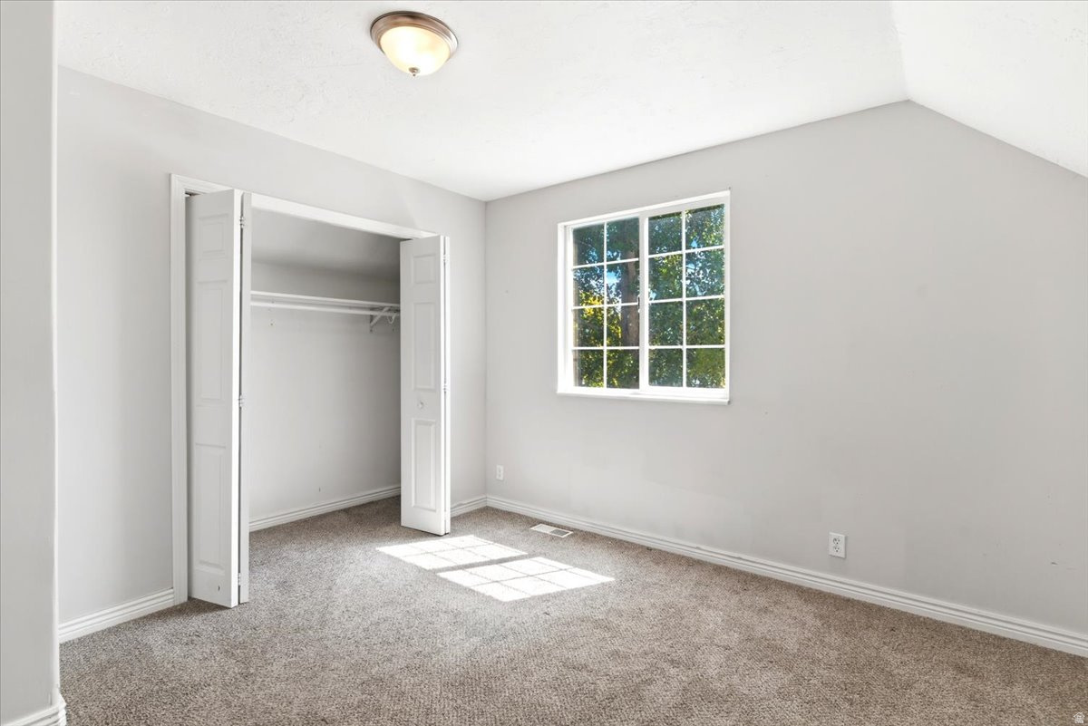 ROYAL MEADOWS - Residential