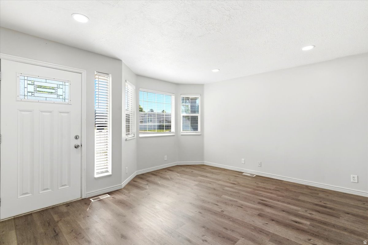 ROYAL MEADOWS - Residential
