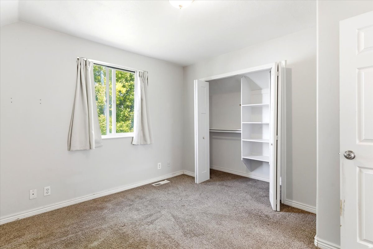 ROYAL MEADOWS - Residential