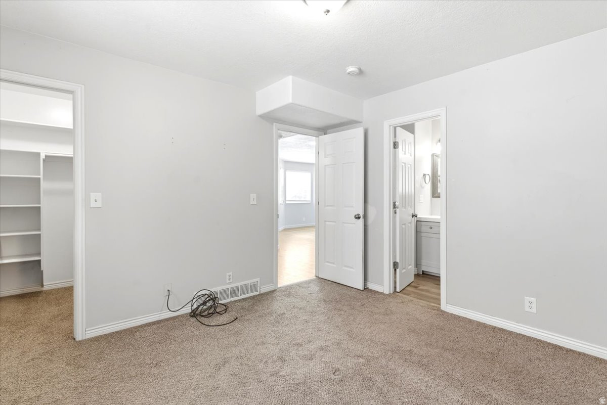 ROYAL MEADOWS - Residential