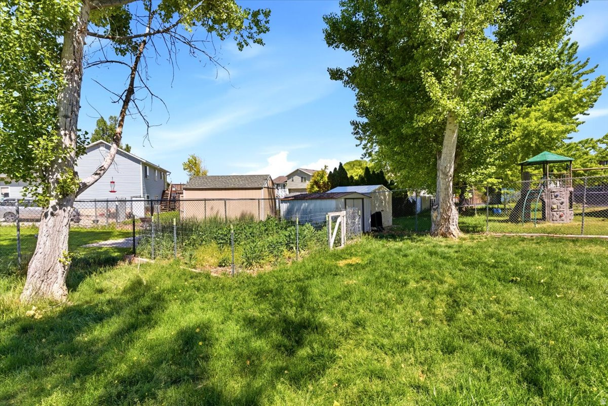 ROYAL MEADOWS - Residential