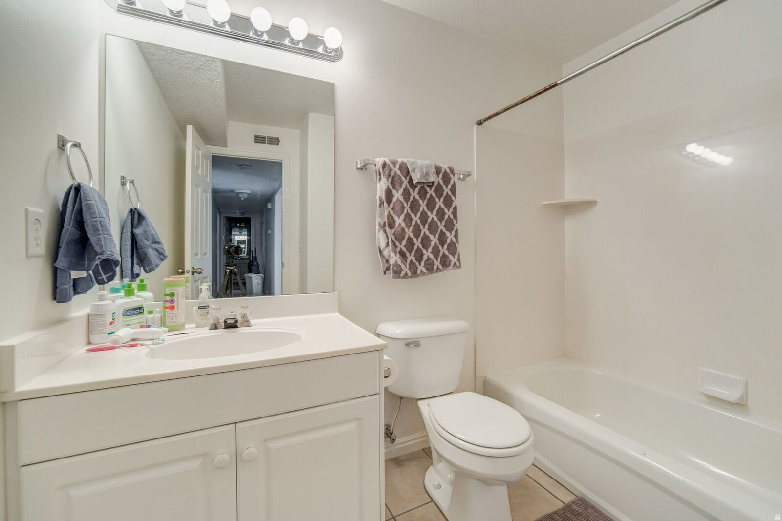 BAYWOOD CONDO - Residential