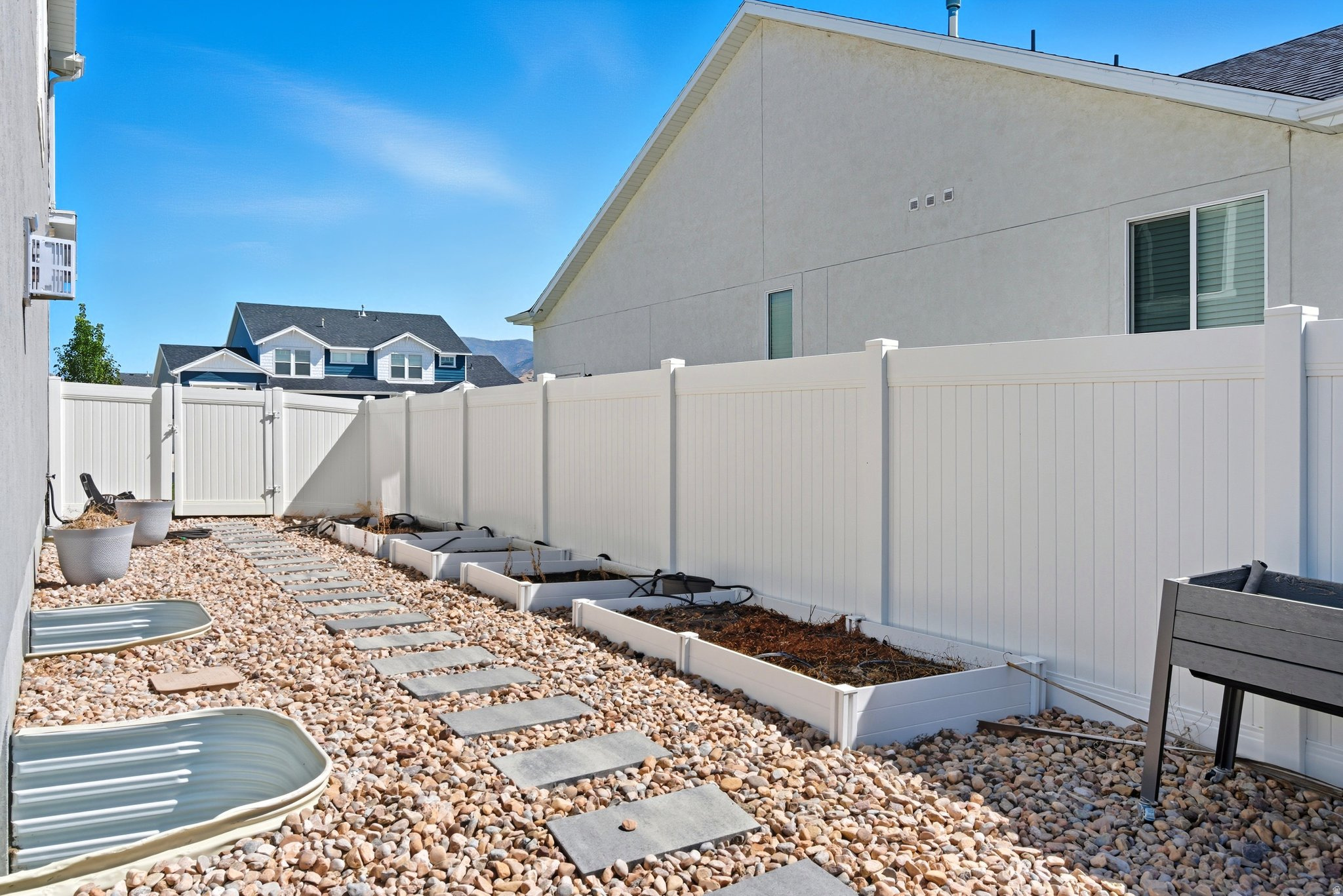 MAPLETON GROVE - Residential