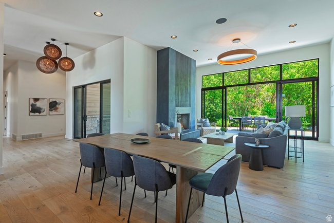 SOARING HAWK AT HIDEOUT - Residential