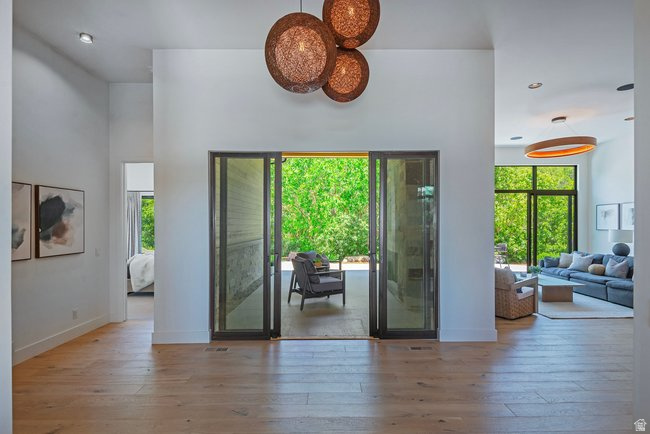SOARING HAWK AT HIDEOUT - Residential