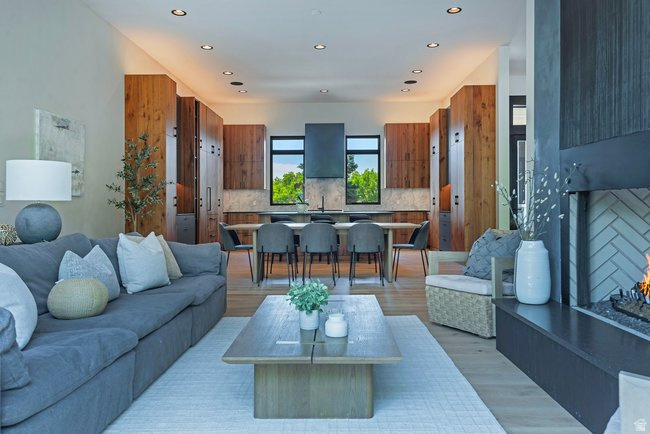 SOARING HAWK AT HIDEOUT - Residential