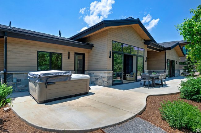 SOARING HAWK AT HIDEOUT - Residential