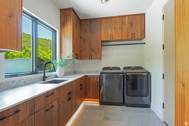 SOARING HAWK AT HIDEOUT - Residential