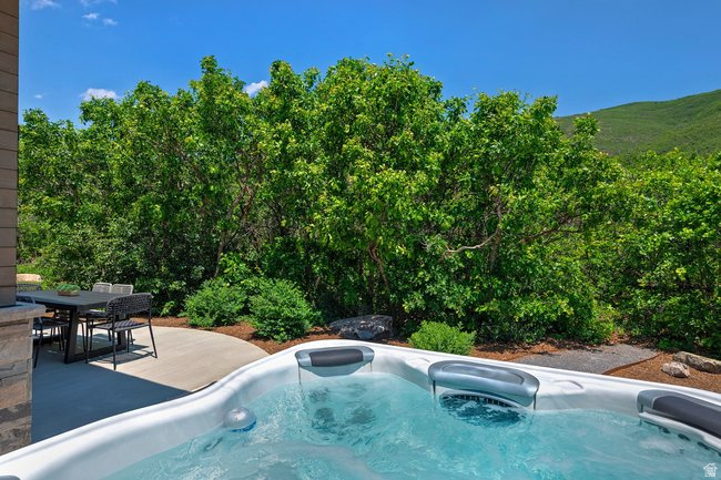 SOARING HAWK AT HIDEOUT - Residential