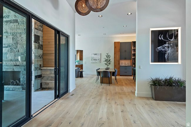 SOARING HAWK AT HIDEOUT - Residential