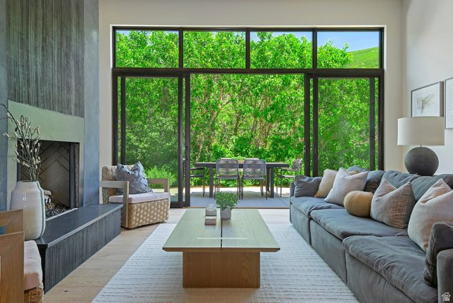 SOARING HAWK AT HIDEOUT - Residential