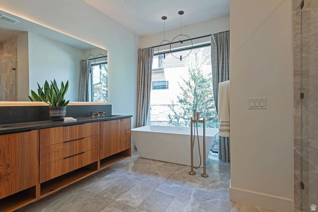 SOARING HAWK AT HIDEOUT - Residential
