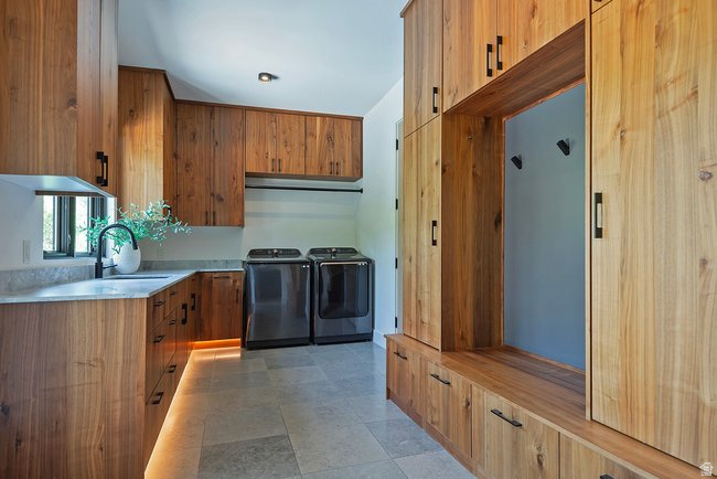 SOARING HAWK AT HIDEOUT - Residential