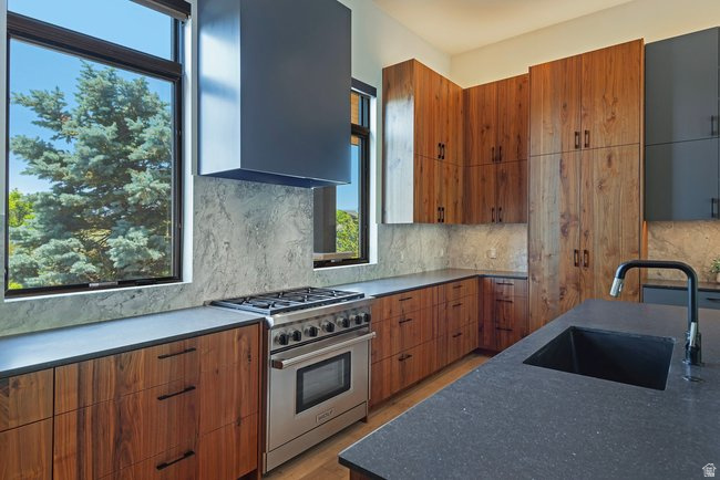 SOARING HAWK AT HIDEOUT - Residential