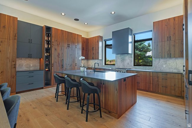 SOARING HAWK AT HIDEOUT - Residential