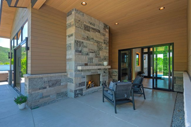 SOARING HAWK AT HIDEOUT - Residential