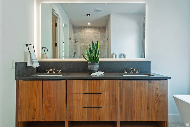 SOARING HAWK AT HIDEOUT - Residential