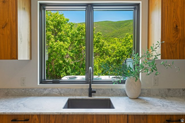 SOARING HAWK AT HIDEOUT - Residential