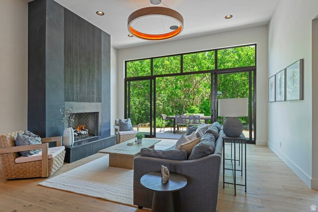 SOARING HAWK AT HIDEOUT - Residential