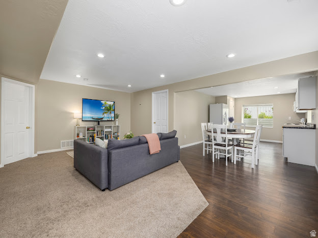 CAMBRIDGE FARMS - Residential